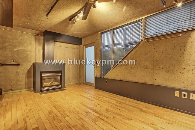 Building Photo - 1 Bed, 2 Bath Condo at Mosaic Apts in the ...