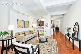 Building Photo - 80 John St