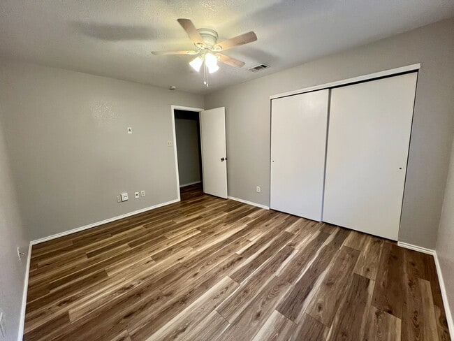 Building Photo - 759 Meadowcreek Ct