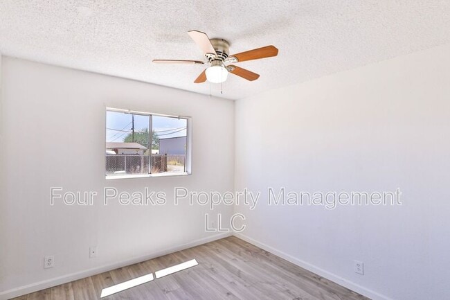 Building Photo - 1417 E Southern Ave