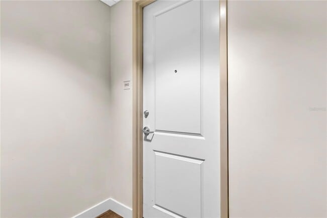 Building Photo - 150 E Robinson St