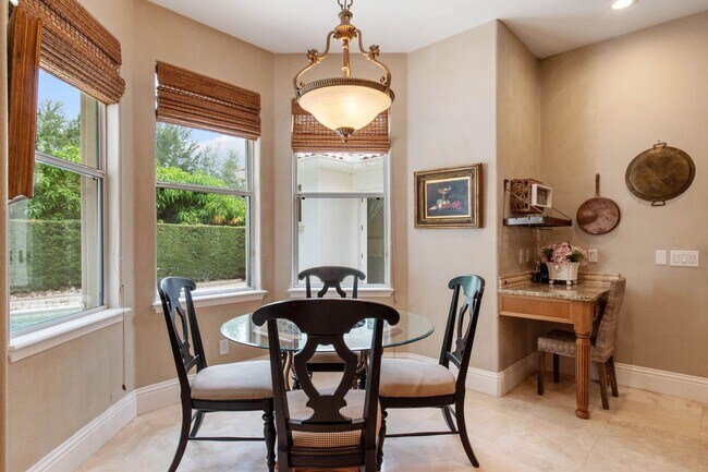 Building Photo - Luxury Rental Available