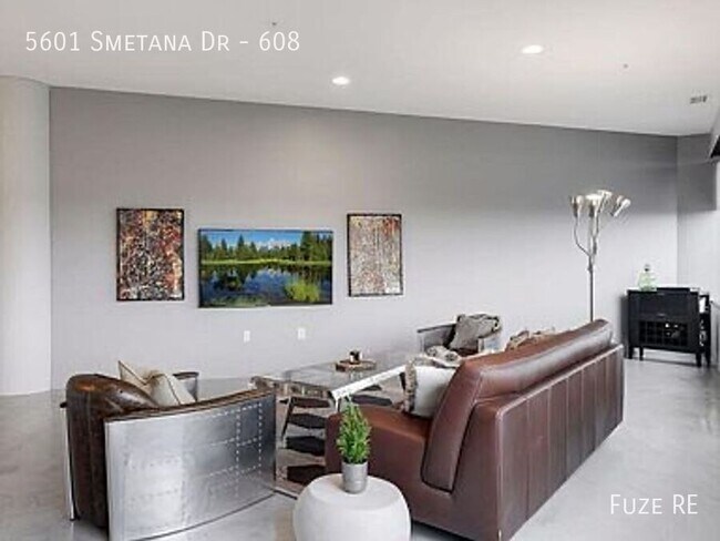 Building Photo - 5601 Smetana Dr