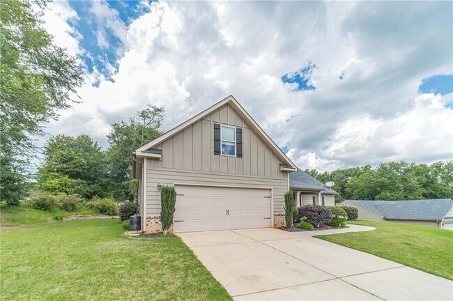 Building Photo - 511 Lena Dr