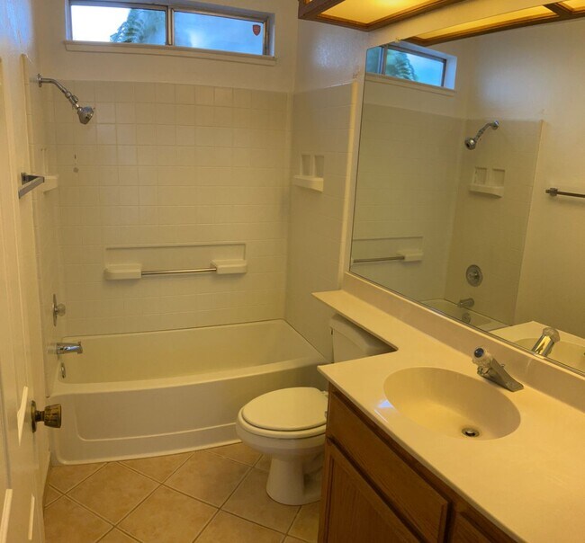 Building Photo - 3813 Saguaro Cir