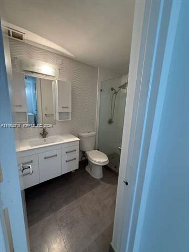 Building Photo - 5055 Collins Ave