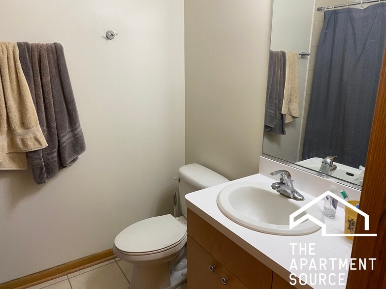 Building Photo - 1446 N Leavitt St