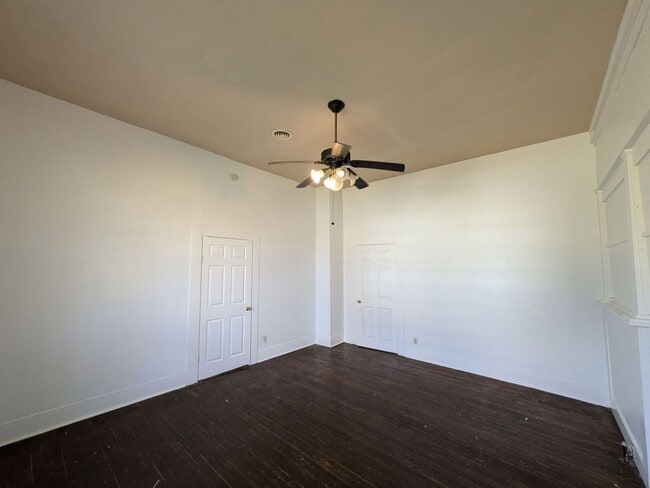 Building Photo - 1385 Long Ave