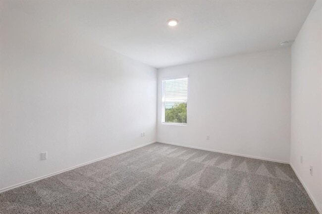 Building Photo - 323 Mineral Springs Dr