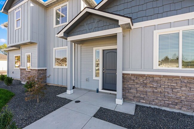 Building Photo - GORGEOUS 3bd/2.5ba Payette Duplex w/Modern construction, pristine condition, and ready for you!