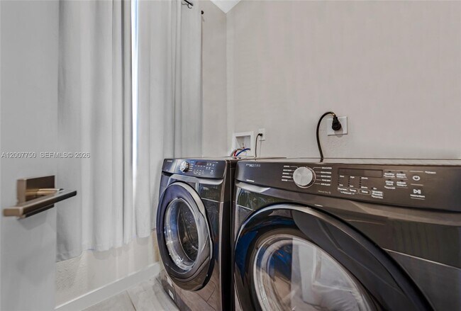 Building Photo - 1158 SE 23rd Ave