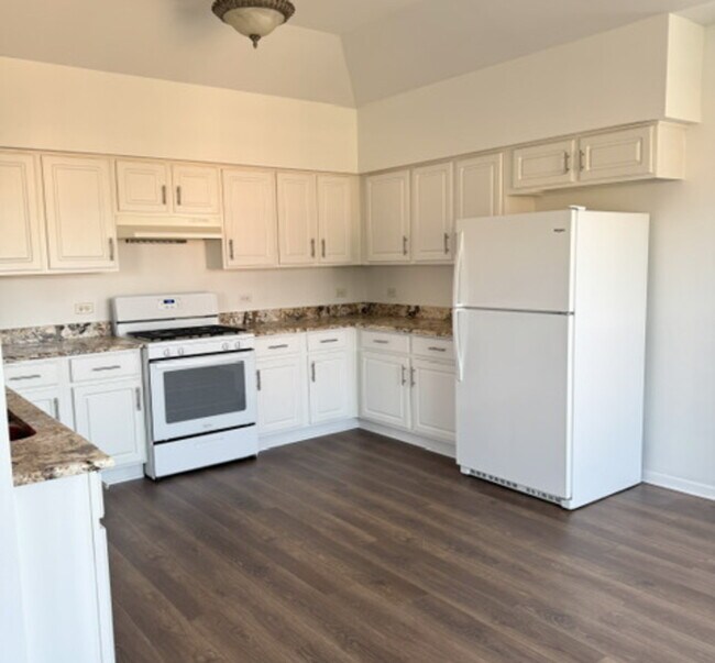 Building Photo - 16600 Liberty Cir