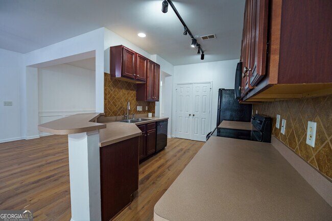 Building Photo - 2555 Flat Shoals Rd