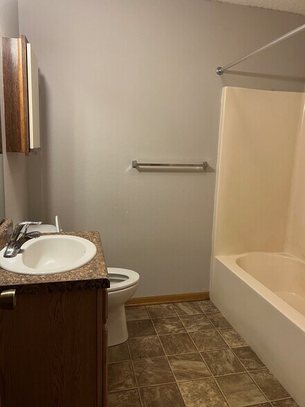Building Photo - 2880 Eastbrook Dr