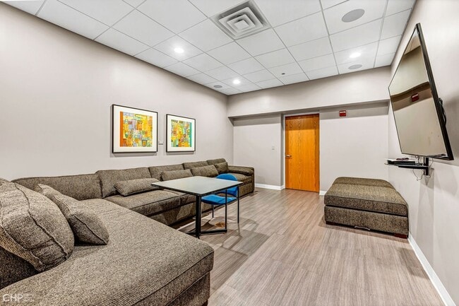 Building Photo - 1717 S Prairie Ave