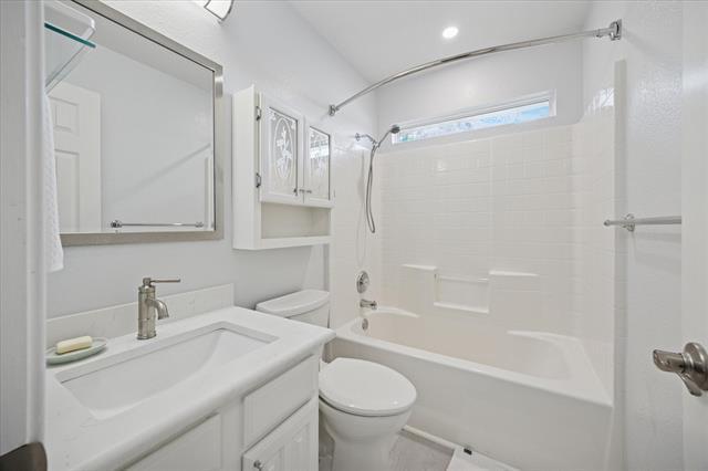 Building Photo - 8408 Island Ct