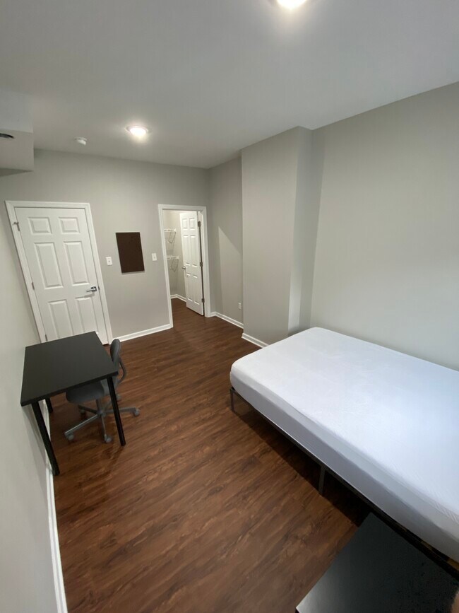 Building Photo - 5th Ave