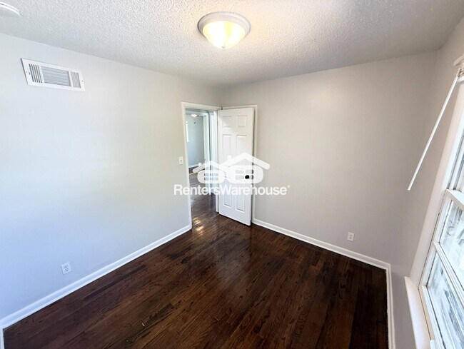 Building Photo - 6300 E 153 St