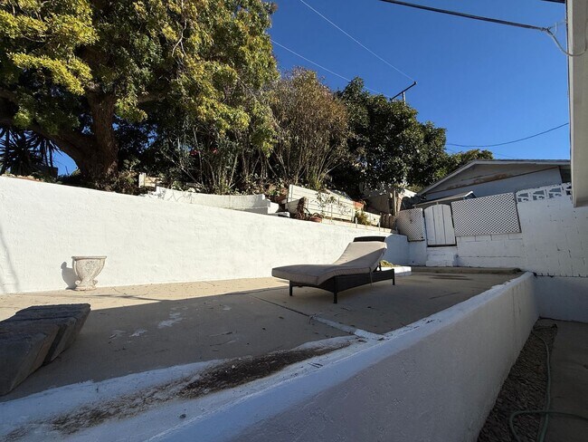 Building Photo - Ventura Hillside Beauty with 3 bedrooms, a...