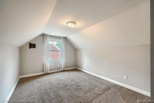 Building Photo - 3015 N Wilson Ave