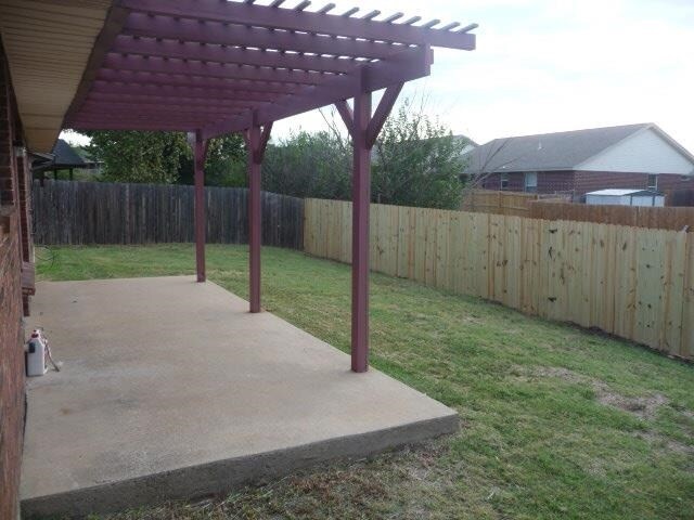 Building Photo - 114 SE Trenton Rd