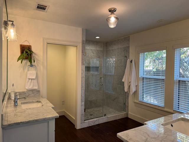 Building Photo - 4057 W 7th St