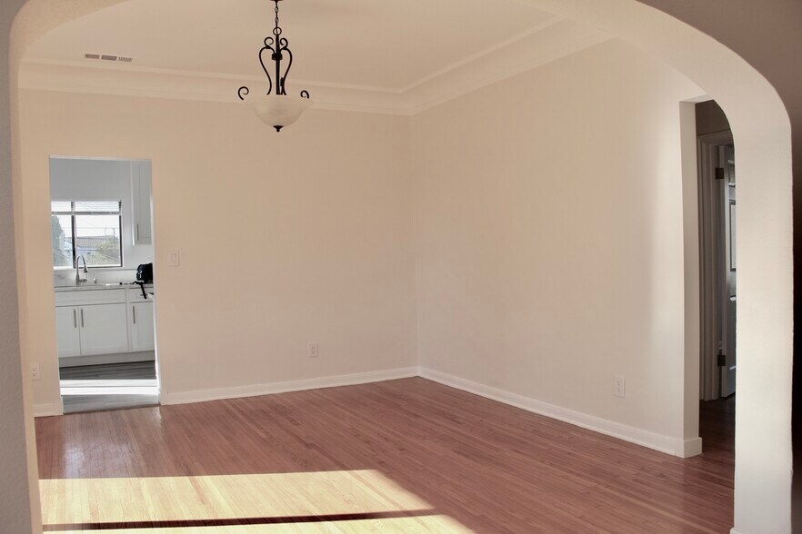 Building Photo - 1239 S Hudson Ave