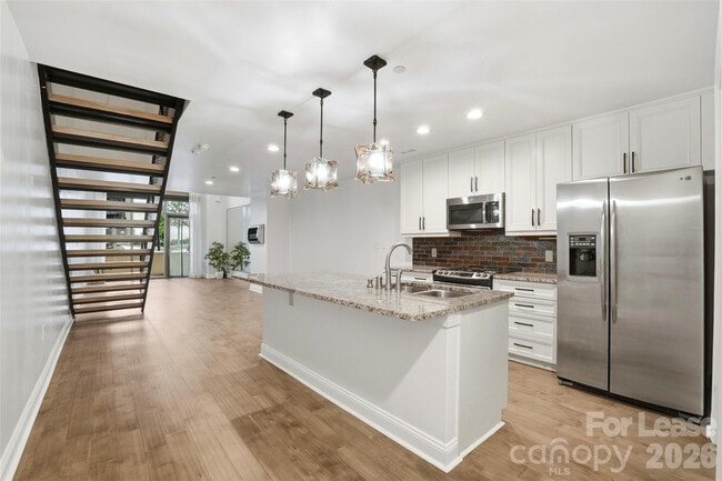 Building Photo - 701 Royal Ct