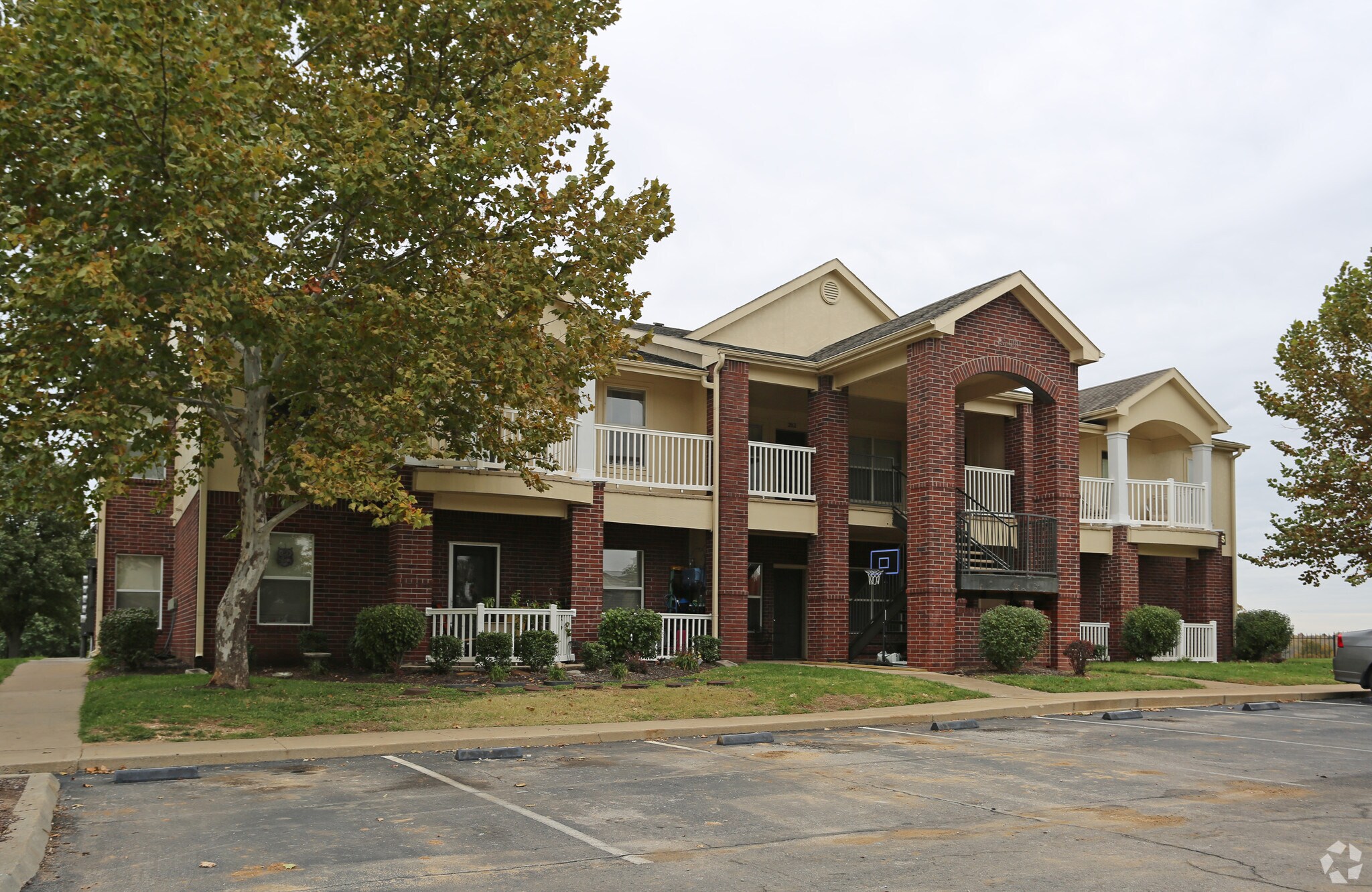 Grand Summit I/II 14902 Grand Summit Blvd Grandview MO 64030