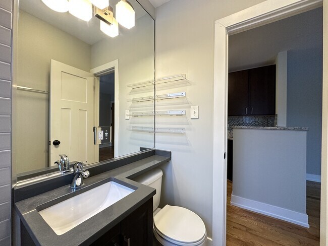 Building Photo - 2917 N Mildred Ave