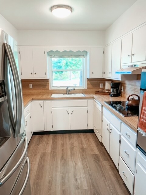 Building Photo - 453 Dolphin St