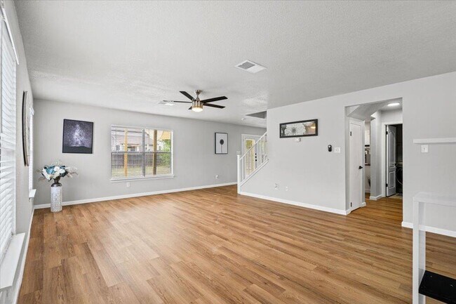 Building Photo - 2411 Glen Field Dr