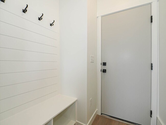 Building Photo - 4 Bedroom, 2.5 bathroom Eagle Mountain Home