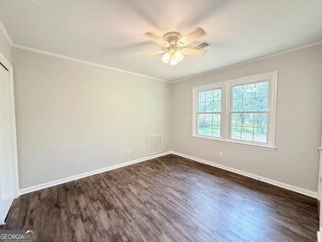 Building Photo - 125 Lillian Dr