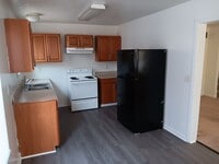 Building Photo - For Rent: 4-bedroom 2-bathroom single family home! Available NOW!