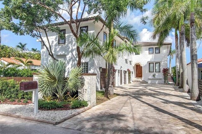 Building Photo - 257 N Coconut Ln