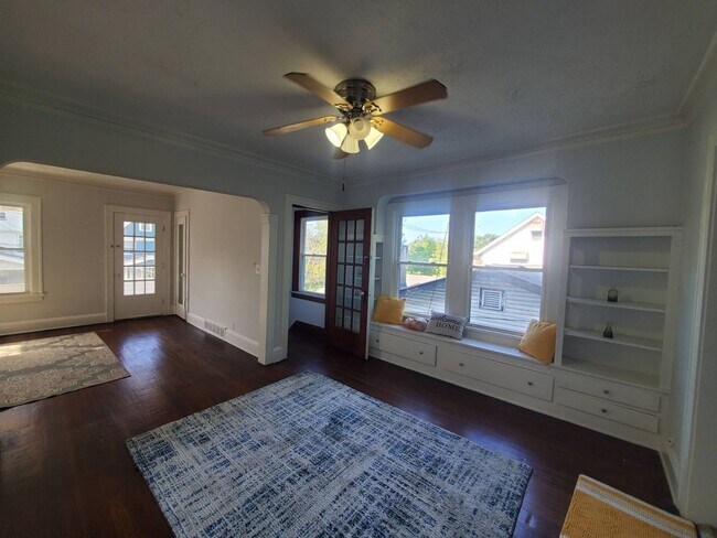 Building Photo - 15711 Grovewood Ave