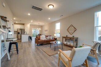 Building Photo - Harding Townhomes