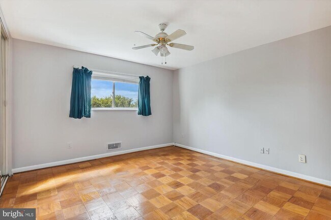 Building Photo - 10631 Montrose Ave