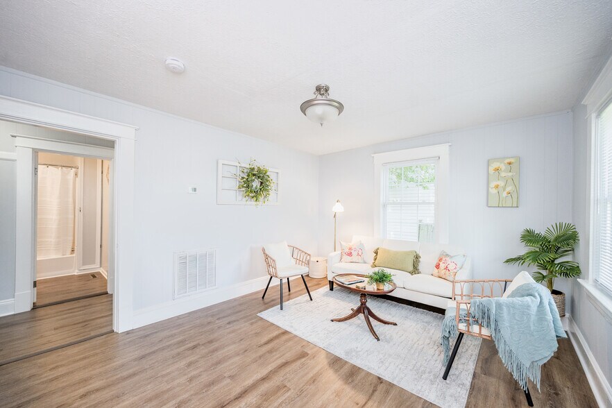 Primary Photo - 403 Polk St