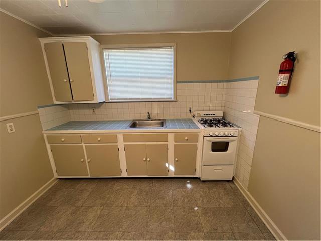 Building Photo - 638 Ave F