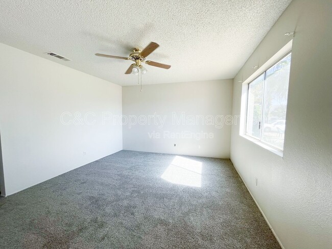 Building Photo - 515 San Clemente St