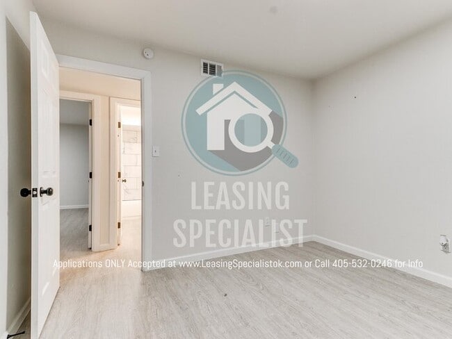 Building Photo - Adorable Norman 3 Bed 1.5 Bath House!