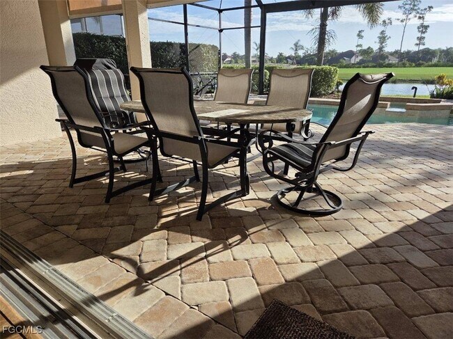 Building Photo - 9129 Links Dr