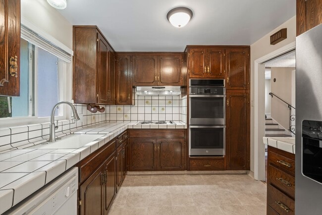 Building Photo - Single-Family Home Located in Peaceful Nei...