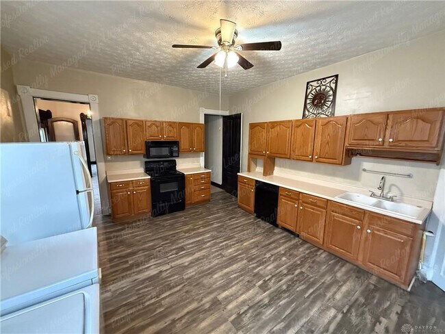 Building Photo - 227 James St