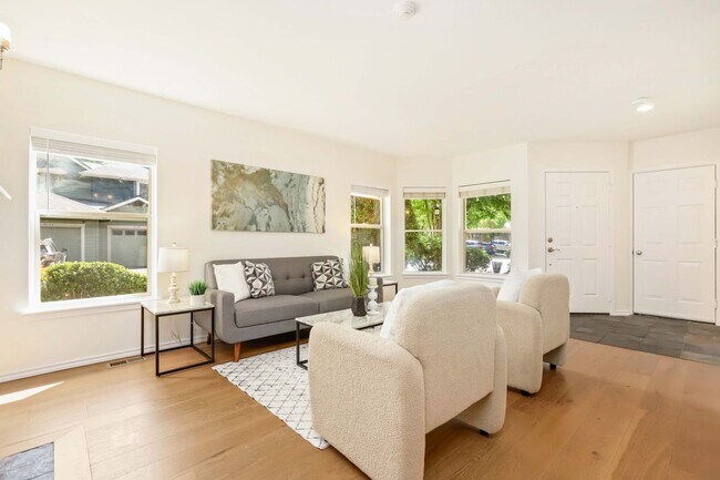 Building Photo - Must-see property that still feels brand new