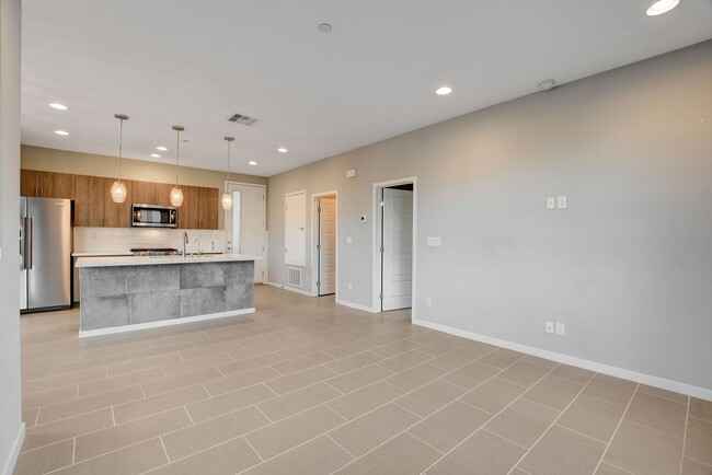 Building Photo - MOUNTAIN VIEW SUMMERLIN CONDO IN GATED COM...