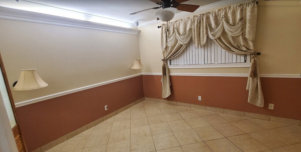 Building Photo - 2076 E Bond Dr