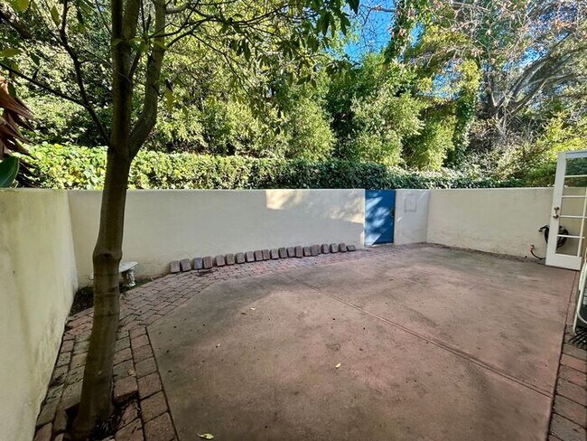 Building Photo - San Roque 3 Bedroom Townhouse - Available Late January